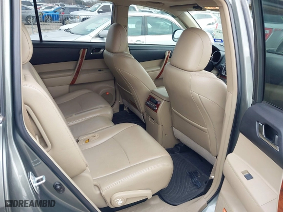 2013 Toyota Highlander Limited with VIN 5TDYK3EHXDS131968, listed as a IAAI auction lot 41610685 with 131,413 mi miles. Bid and sale history available at carsss.com. Image 8.