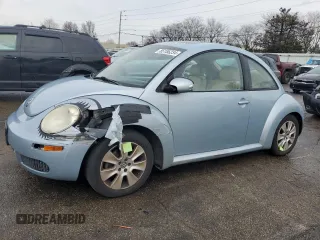 2010 Volkswagen New Beetle Coupe with VIN 3VWRG3AG9AM018010, listed as a Copart auction lot 85186234 with 146,824 mi miles and Salvage Title. Bid and sale history available at carsss.com. Image 1.