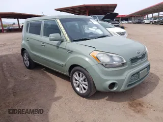 2013 Kia Soul ! with VIN KNDJT2A62D7535452, listed as a IAAI auction lot 41944536 with 238,046 mi miles. Bid and sale history available at carsss.com. Image 1.