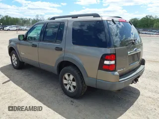 2006 Ford Explorer XLT z VIN 1FMEU73E96UA31318, wystawiony jako IAAI lot #42230310 z przebiegiem 134 071 mil mil oraz . Historia ofert i sprzedaży dostępna na DreamBid. Obrazek 3.