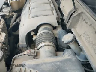 2014 Chevrolet Traverse LS z VIN 1GNKVFKD4EJ330942, wystawiony jako IAAI lot #42914223 z przebiegiem 216 999 mil mil oraz . Historia ofert i sprzedaży dostępna na DreamBid. Obrazek 13.