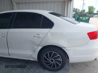 2012 Volkswagen Jetta SE z VIN 3VWDX7AJ8CM455044, wystawiony jako IAAI lot #42795622 z przebiegiem 187 105 mil mil oraz . Historia ofert i sprzedaży dostępna na DreamBid. Obrazek 6.