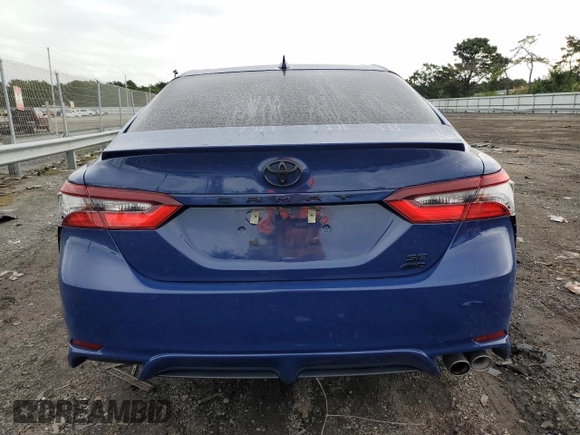 2023 Toyota Camry SE z VIN 4T1T11BK9PU076975, wystawiony jako Copart lot #69562413 z przebiegiem 17 735 mil mil oraz Nie do naprawy • Non repairable. Historia ofert i sprzedaży dostępna na DreamBid. Obrazek 6.