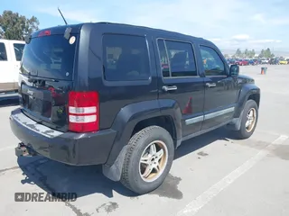 2008 Jeep Liberty Sport z VIN 1J8GN28K98W213306, wystawiony jako IAAI lot #42262242 z przebiegiem 185 794 mil mil oraz . Historia ofert i sprzedaży dostępna na DreamBid. Obrazek 4.
