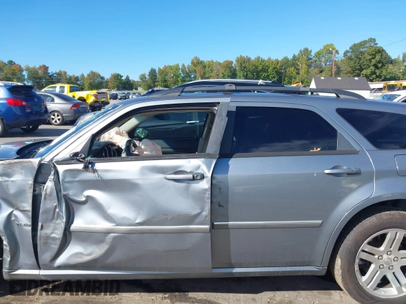 2007 Dodge Magnum R/T with VIN 2D4GV572X7H655828, listed as a IAAI auction lot 40561783 with 166,143 mi miles and . Bid and sale history available at carsss.com. Image 15.