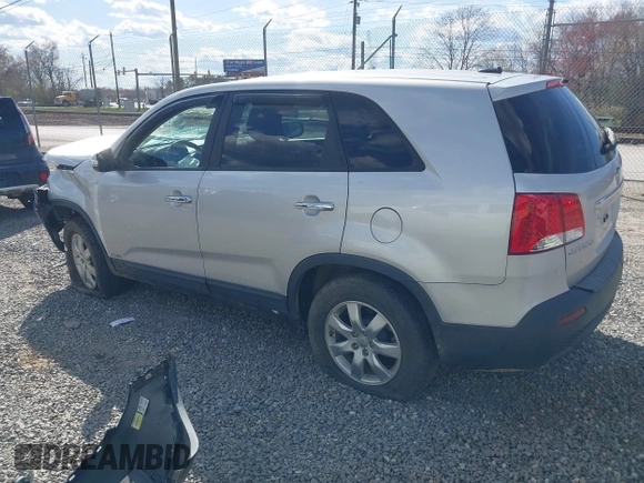 2013 Kia Sorento LX with VIN 5XYKTDA65DG405832, listed as a IAAI auction lot 41811700 with 154,167 mi miles and . Bid and sale history available at DreamBid. Image 3.