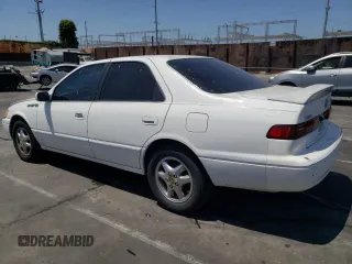 1997 Toyota Camry LE z VIN 4T1BG22K1VU780603, wystawiony jako Copart lot #56991075 z przebiegiem 136 511 mil mil oraz Czysty tytuł • Clean title. Historia ofert i sprzedaży dostępna na DreamBid. Obrazek 2.