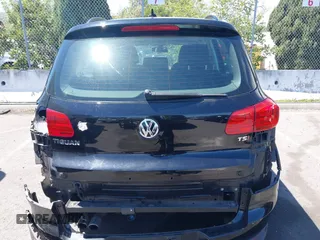 2017 Volkswagen Tiguan S with VIN WVGAV7AX5HK023196, listed as a IAAI auction lot 41999906 with 48,751 mi miles and . Bid and sale history available at DreamBid. Image 17.