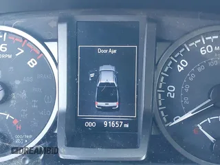 2021 Toyota Tacoma SR z VIN 3TYCZ5AN7MT017377, wystawiony jako IAAI lot #42285326 z przebiegiem 91 657 mil mil oraz . Historia ofert i sprzedaży dostępna na DreamBid. Obrazek 15.