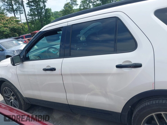 2016 Ford Explorer Sport z VIN 1FM5K8GT8GGA23182, wystawiony jako IAAI lot #42479915 z przebiegiem 160 099 mil mil oraz . Historia ofert i sprzedaży dostępna na DreamBid. Obrazek 14.