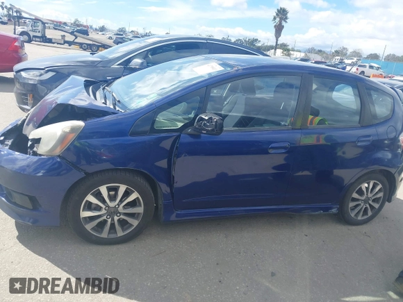 2013 Honda Fit Sport with VIN JHMGE8H50DC052326, listed as a IAAI auction lot 41798913 with 140,894 mi miles. Bid and sale history available at carsss.com. Image 14.