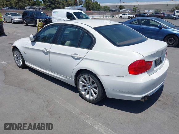 2011 BMW 3 Series 328i xDrive z VIN WBAPK7C56BA973869, wystawiony jako IAAI lot #42481840 z przebiegiem 112 972 mil mil oraz . Historia ofert i sprzedaży dostępna na DreamBid. Obrazek 3.