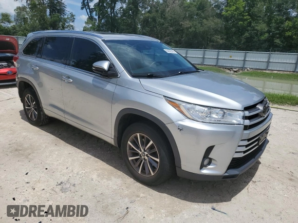 2018 Toyota Highlander SE with VIN 5TDKZRFH2JS264593, listed as a Copart auction lot 64802545 with 87,579 mi miles and Salvage title. Bid and sale history available at DreamBid. Image 4.