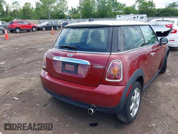 2009 MINI Hardtop z VIN WMWMF33599TW72771, wystawiony jako IAAI lot #42225326 z przebiegiem 94 014 mil mil oraz . Historia ofert i sprzedaży dostępna na DreamBid. Obrazek 4.