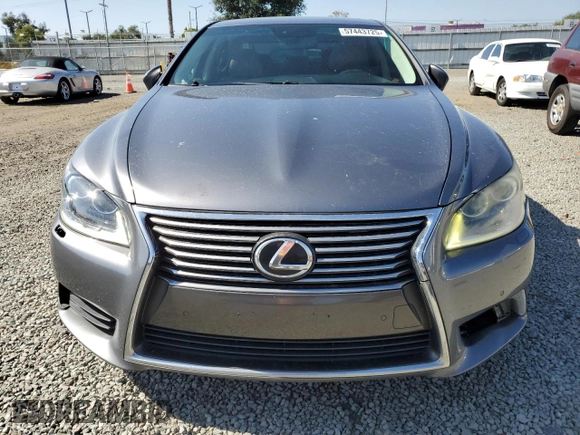 2013 Lexus LS 460 z VIN JTHBL5EF0D5120480, wystawiony jako Copart lot #57443725 z przebiegiem 183 390 mil mil oraz Szkoda całkowita • Salvage title. Historia ofert i sprzedaży dostępna na DreamBid. Obrazek 5.