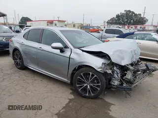 2019 Toyota Camry LE z VIN 4T1B11HK7KU713082, wystawiony jako IAAI lot #42151362 z przebiegiem 93 546 mil mil oraz . Historia ofert i sprzedaży dostępna na DreamBid. Obrazek 1.