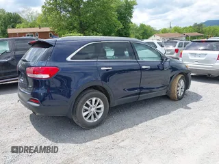 2017 Kia Sorento LX z VIN 5XYPG4A35HG214790, wystawiony jako IAAI lot #42202652 z przebiegiem 89 655 mil mil oraz . Historia ofert i sprzedaży dostępna na DreamBid. Obrazek 4.