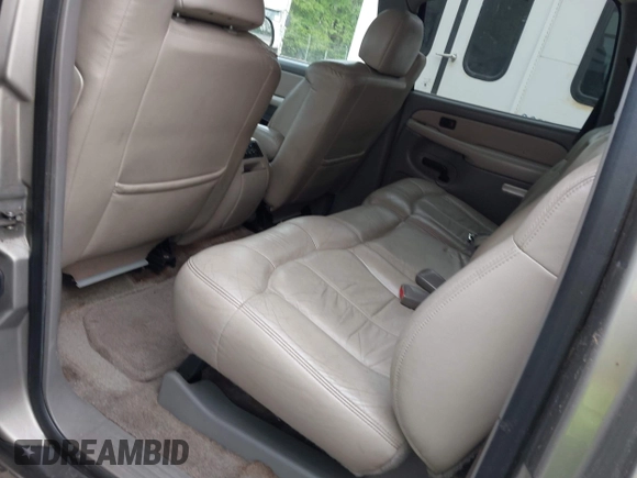2000 Chevrolet Suburban LT with VIN 3GNFK16T0YG143198, listed as a IAAI auction lot 41992700 with 241,629 mi miles. Bid and sale history available at carsss.com. Image 8.