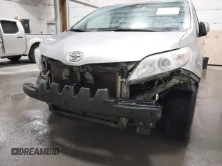 2017 Toyota Sienna LE with VIN 5TDJZ3DC7HS167447, listed as a IAAI auction lot 41774350 with 93,340 mi miles. Bid and sale history available at carsss.com. Image 6.