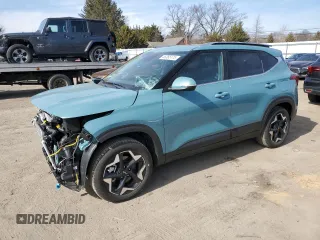 2025 Kia Seltos EX z VIN KNDERCAA6S7728873, wystawiony jako Copart lot #46365175 z przebiegiem 1 728 mil mil oraz Szkoda całkowita • Salvage title. Historia ofert i sprzedaży dostępna na DreamBid. Obrazek 1.