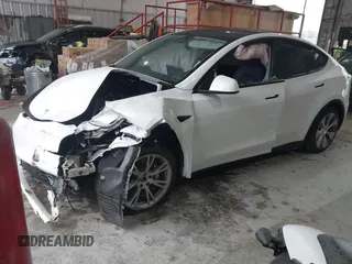 2023 Tesla Model Y Long Range z VIN 7SAYGAEEXPF789037, wystawiony jako IAAI lot #41551605 z przebiegiem 8 630 mil mil oraz . Historia ofert i sprzedaży dostępna na DreamBid. Obrazek 2.