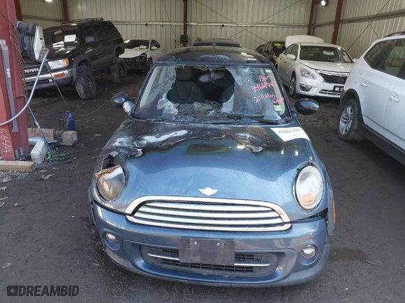 2011 MINI Cooper Hardtop with VIN WMWSU3C53BT093584, listed as a IAAI auction lot 41661487 with 1 mi miles. Bid and sale history available at carsss.com. Image 6.