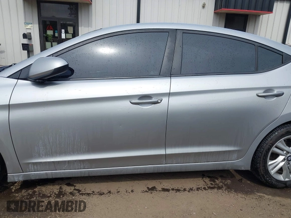 2020 Hyundai Elantra SEL z VIN 5NPD84LF9LH551715, wystawiony jako IAAI lot #41705596 z przebiegiem 120 878 mil mil oraz . Historia ofert i sprzedaży dostępna na DreamBid. Obrazek 14.