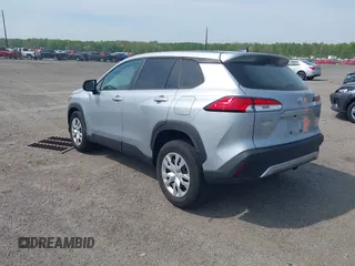 2022 Toyota Corolla Cross L с VIN 7MUAAAAG7NV009940, выставлен на аукционе IAAI как лот 42117351 с пробегом 23 290 миль миль и . История ставок и продаж доступна на DreamBid. Изображение 3.