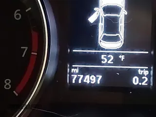 2017 Volkswagen Passat S z VIN 1VWAT7A38HC013602, wystawiony jako IAAI lot #41218616 z przebiegiem 77 497 mil mil oraz . Historia ofert i sprzedaży dostępna na DreamBid. Obrazek 15.