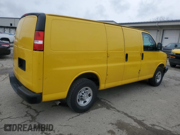 2021 Chevrolet Express Cargo z VIN 1GCWGAFP5M1167745, wystawiony jako Copart lot #45472945 z przebiegiem 196 473 mil mil oraz Czysty tytuł • Clean title. Historia ofert i sprzedaży dostępna na DreamBid. Obrazek 3.