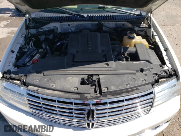 2008 Lincoln Navigator z VIN 5LMFU28558LJ18851, wystawiony jako Copart lot #54992975 z przebiegiem 72 871 mil mil oraz Szkody całkowita. Historia ofert i sprzedaży dostępna na DreamBid. Obrazek 12.