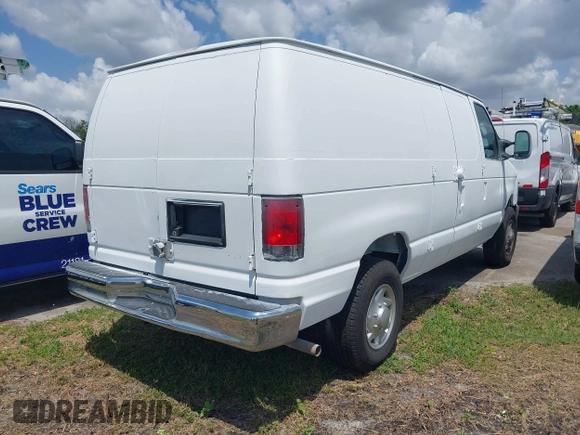 2013 Ford Econoline Cargo Commercial z VIN 1FTNE2EW8DDB01110, wystawiony jako IAAI lot #42290270 z przebiegiem 241 988 mil mil oraz . Historia ofert i sprzedaży dostępna na DreamBid. Obrazek 4.