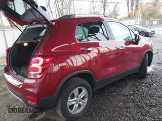 2019 Chevrolet Trax LT with VIN 3GNCJPSB2KL175848, listed as a IAAI auction lot 40926734 with 68,400 mi miles. Bid and sale history available at carsss.com. Image 4.