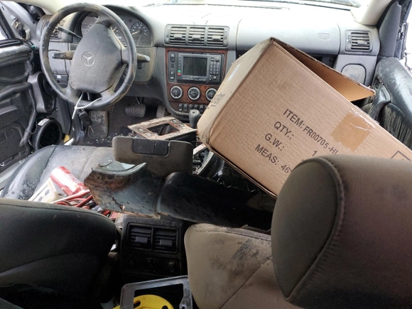 2002 Mercedes-Benz M-Class with VIN 4JGAB54EX2A324289, listed as a Copart auction lot 41439525 with 0 mi miles and Salvage Title. Bid and sale history available at carsss.com. Image 8.