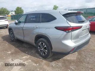 2024 Toyota Highlander LE z VIN 5TDKDRAH9RS050136, wystawiony jako IAAI lot #42427558 z przebiegiem 38 481 mil mil oraz . Historia ofert i sprzedaży dostępna na DreamBid. Obrazek 3.