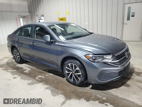2024 Volkswagen Jetta S z VIN 3VW5M7BU9RM005367, wystawiony jako Copart lot #61485685 z przebiegiem 33 968 mil mil oraz Czysty tytuł • Clean title. Historia ofert i sprzedaży dostępna na DreamBid. Obrazek 4.