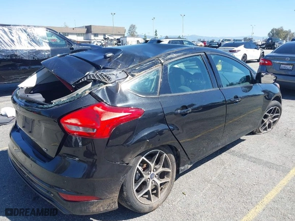 2015 Ford Focus SE with VIN 1FADP3K22FL261768, listed as a IAAI auction lot 41830768 with 121,957 mi miles. Bid and sale history available at carsss.com. Image 4.