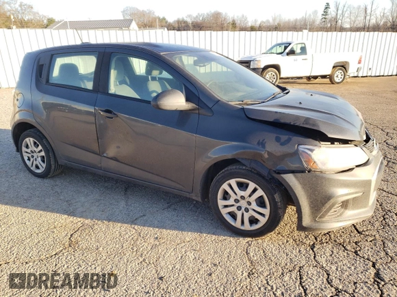 2020 Chevrolet Sonic LT z VIN 1G1JG6SB0L4117942, wystawiony jako Copart lot #45211285 z przebiegiem 88 597 mil mil oraz Szkoda całkowita • Salvage title. Historia ofert i sprzedaży dostępna na DreamBid. Obrazek 4.