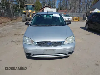 2005 Ford Focus S with VIN 3FAFP37N25R117732, listed as a IAAI auction lot 42078394 with 177,924 mi miles and . Bid and sale history available at carsss.com. Image 13.