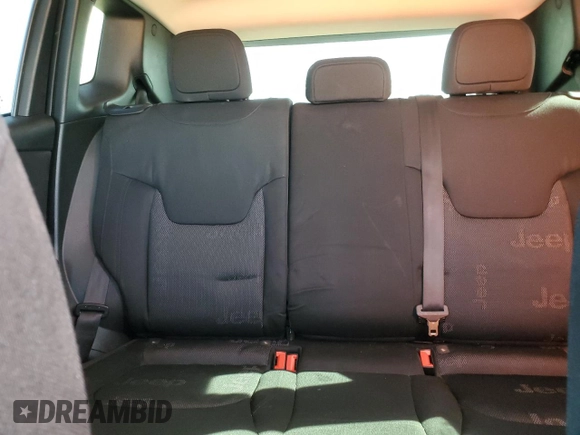 2017 Jeep Renegade Latitude z VIN ZACCJBBB2HPG58364, wystawiony jako Copart lot #51522515 z przebiegiem 115 618 mil mil oraz Szkody całkowita. Historia ofert i sprzedaży dostępna na DreamBid. Obrazek 10.