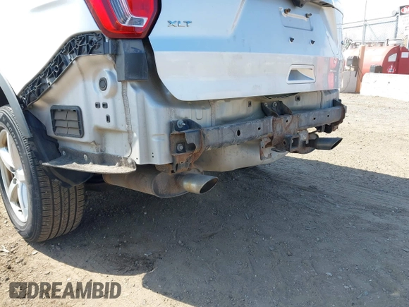 2017 Ford Explorer XLT with VIN 1FM5K8D85HGC53358, listed as a IAAI auction lot 42042665 with 97,807 mi miles and . Bid and sale history available at carsss.com. Image 6.