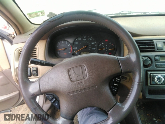 1998 Honda Accord EX z VIN 1HGCG1652WA075868, wystawiony jako IAAI lot #42240662 z przebiegiem 237 034 mil mil oraz . Historia ofert i sprzedaży dostępna na DreamBid. Obrazek 6.