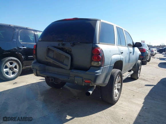 2004 Chevrolet TrailBlazer LS with VIN 1GNDT13S542140462, listed as a IAAI auction lot 41373253 with 176,174 mi miles. Bid and sale history available at carsss.com. Image 4.