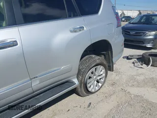 2019 Lexus GX 460 z VIN JTJBM7FX0K5210725, wystawiony jako IAAI lot #41862293 z przebiegiem 105 263 mil mil oraz . Historia ofert i sprzedaży dostępna na DreamBid. Obrazek 19.