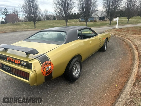 1974 Dodge Charger z VIN WH23G4A119876, wystawiony jako Copart lot #47498885 z przebiegiem 17 505 mil mil oraz Czysty tytuł • Clean title. Historia ofert i sprzedaży dostępna na DreamBid. Obrazek 4.
