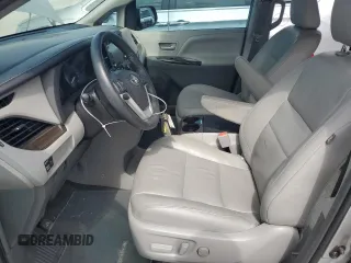 2018 Toyota Sienna XLE Auto Access Seat with VIN 5TDYZ3DC4JS903412, listed as a Copart auction lot 62653285 with 111,939 mi miles and Salvage title. Bid and sale history available at DreamBid. Image 7.