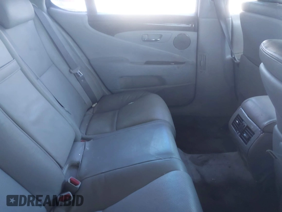 2007 Lexus LS with VIN JTHBL46F575048348, listed as a IAAI auction lot 42043015 with 201,281 mi miles. Bid and sale history available at carsss.com. Image 8.