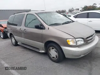 1998 Toyota Sienna LE with VIN 4T3ZF13C4WU047568, listed as a IAAI auction lot 42062449 with 130,019 mi miles. Bid and sale history available at carsss.com. Image 1.