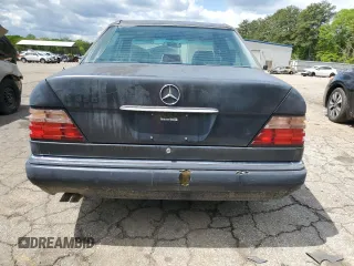 1995 Mercedes-Benz E Class with VIN WDBEA32E7SC246184, listed as a Copart auction lot 52570185 with 122,452 mi miles and Clean Title. Bid and sale history available at carsss.com. Image 6.