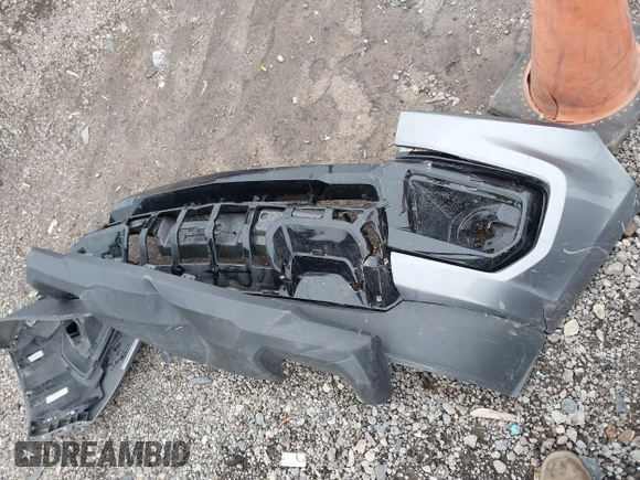 2022 Chevrolet Colorado 2WD LT z VIN 1GCHSCEA3N1158107, wystawiony jako IAAI lot #42014741 z przebiegiem 47 661 mil mil oraz . Historia ofert i sprzedaży dostępna na DreamBid. Obrazek 12.